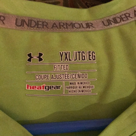 Kids under armor fitted T-shirts. - Picture 3 of 3